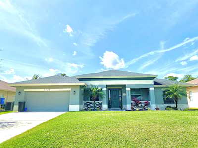 8565 SE Pinehaven Avenue Hobe Sound, FL 33455