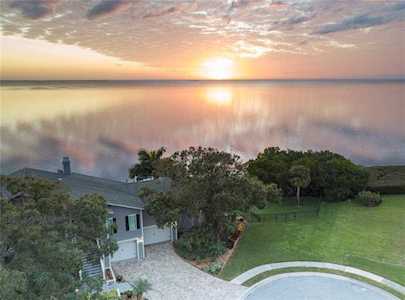 1727 Grand Central Dr Tarpon Springs, FL 34689