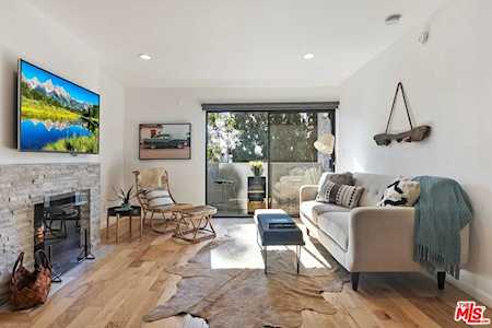 1940 N Highland Ave Los Angeles, CA 90068