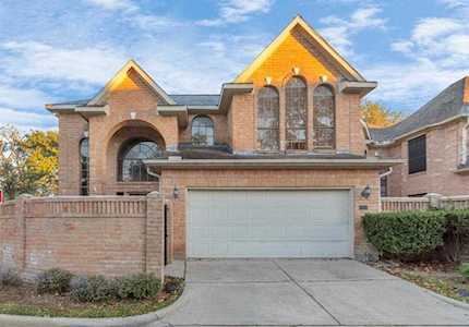 7918 Oakwood Hollow St Houston, TX 77040