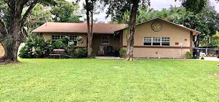 38 Barberton Road Lake Worth Beach, FL 33467