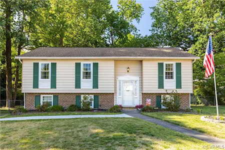 1215 Duke of Gloucester St Colonial Heights, VA 23834