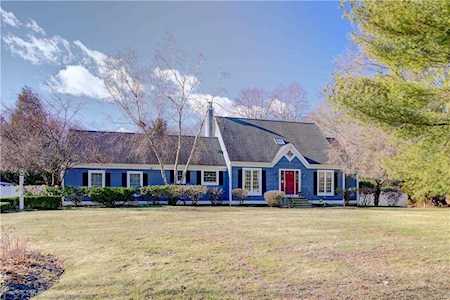 105 Sheep Farm Dr East Greenwich, RI 02818