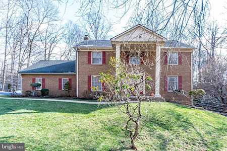 9197 Ripple Brook Rd Great Falls, VA 22066