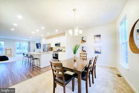 8203 Maude Ln Manassas, VA 20110