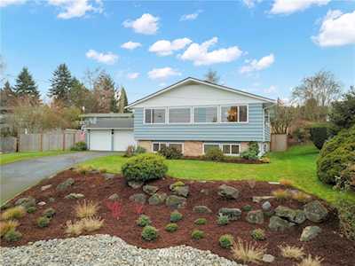 4019 Robin Rd W University Place, WA 98466