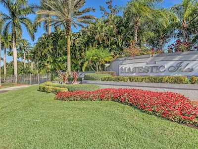 10752 W Royal Caribbean Circle Boynton Beach, FL 33437