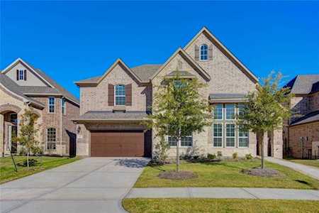 82 Zenith Ln Sugar Land, TX 77498