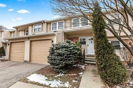 1582 Brentwood Dr Troy, MI 48098