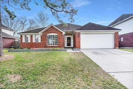 4923 Pilgrim Harbor Dr Friendswood, TX 77546