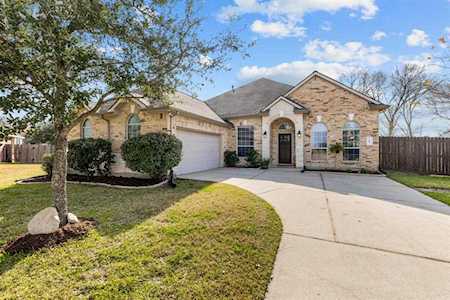 5802 Little Grove Dr Pearland, TX 77581