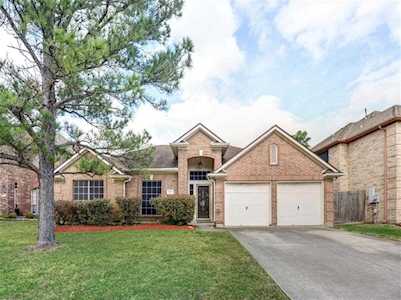 10839 N Spruce Dr La Porte, TX 77571