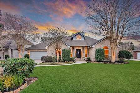 8226 Lakeshore Villa Dr Houston, TX 77346