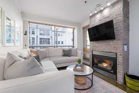 1226 Hamilton Street #301 Vancouver, BC V6B 2S8