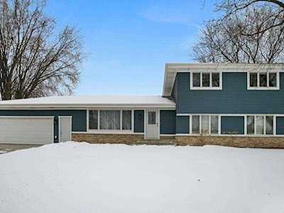 2317 Lamplight Drive Woodbury, MN 55125
