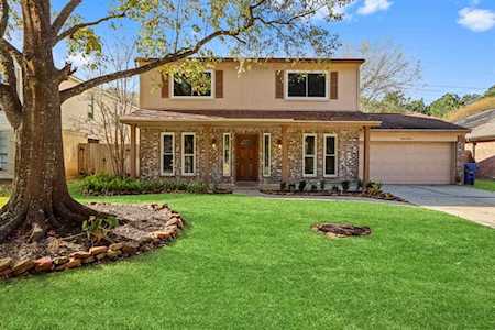 8015 Goldengrove Dr Spring, TX 77379