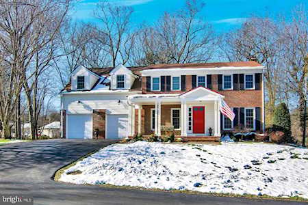 2702 Willow Dr Vienna, VA 22181