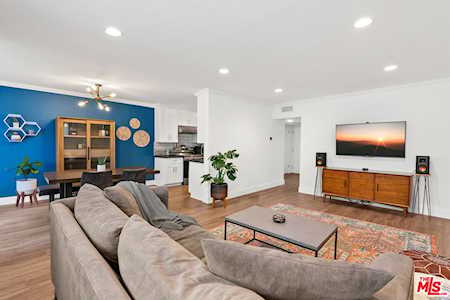 14141 Dickens St Sherman Oaks, CA 91423