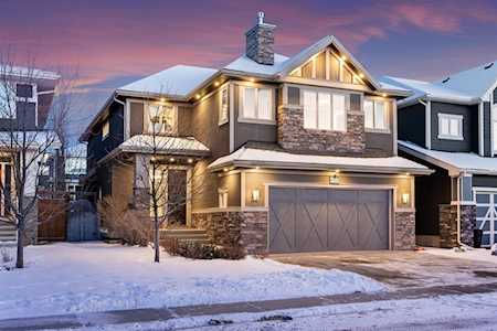 208 Aspen Dale Way SW Calgary, AB T3H 0E8