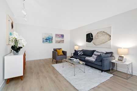 1750 Esquimalt Avenue #302 West Vancouver, BC V7V 1R8
