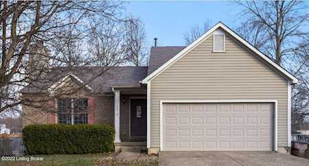6819 Brook Bend Way Louisville, KY 40229