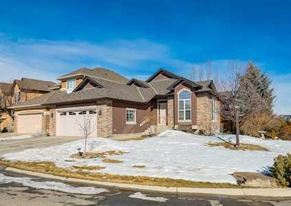 39 Panatella Crescent NW Calgary, AB T3K 0H4
