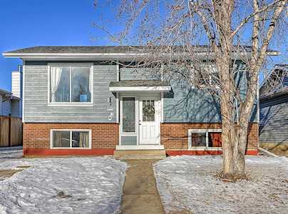 120 Castleglen Way NE Calgary, AB T3J 1T3