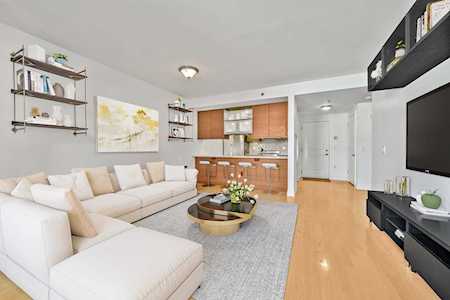 10 Regent St #309 Jersey City, NJ 07302