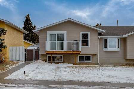 195 Acacia Dr SE Airdrie, AB T4B 1G5