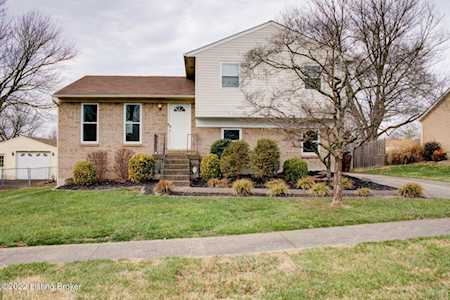 3900 Bristol Oaks Dr Louisville, KY 40299