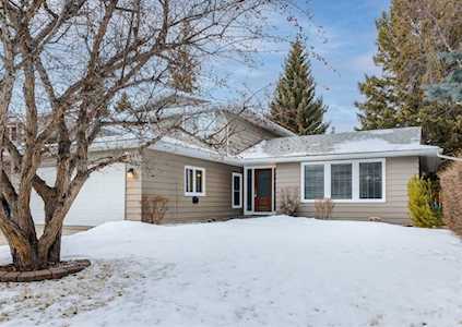 112 Oakhampton Place SW Calgary, AB T2V 4B2