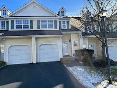 24 Chelsea Drive Smithtown, NY 11787
