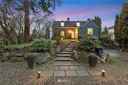 9007 25th Ave NW Seattle, WA 98117