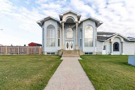 100 Westwood Dr Fort Mcmurray, AB T9H 5