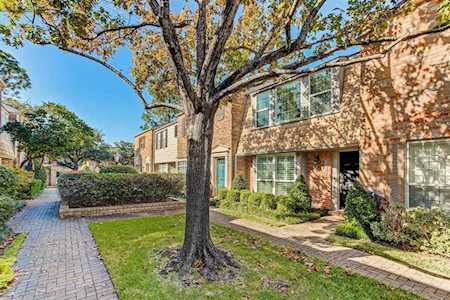 1427 S Fountain View Dr Houston, TX 77057