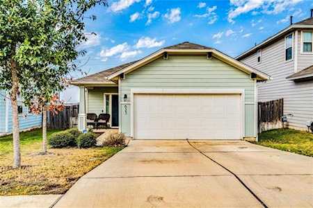 623 Twisted Oaks LN Buda, TX 78610