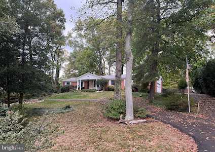 5926 River Dr Lorton, VA 22079