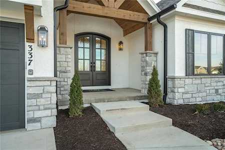 337 NW Ambersham Dr Lees Summit, MO 64081