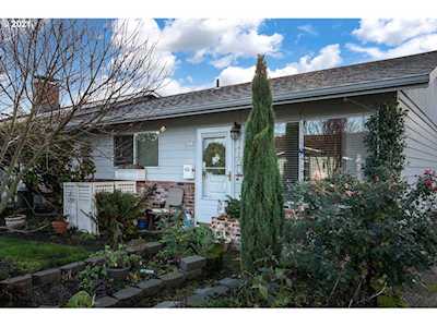 8802 NE Hassalo St Portland, OR 97220