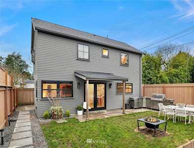 11040 1st Ave NW #B Seattle, WA 98177