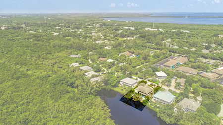 2030 Sunrise Cir Sanibel, FL 33957