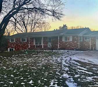 20325 Westview Dr Northville Twp, MI 48167