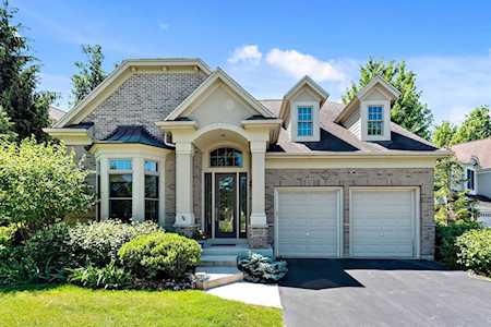 2737 Summit Dr Glenview, IL 60025