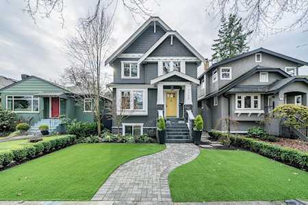 3322 W 15th Avenue Vancouver, BC V6R 2Y8