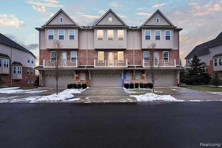 56690 Sunset Dr Shelby Twp, MI 48316