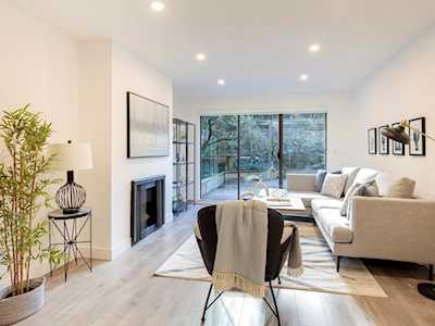 1516 Charles Street #105 Vancouver, BC V5L 2T1