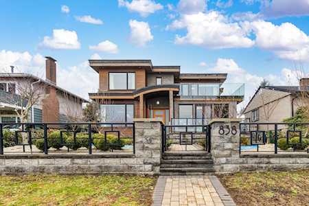 838 Calverhall Street North Vancouver, BC V7L 1X9
