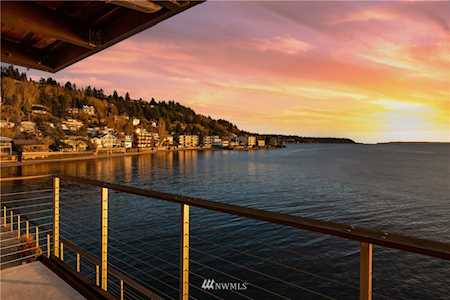3717 Beach Dr SW #214 Seattle, WA 98116
