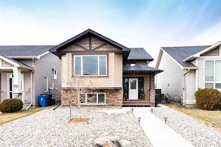 487 W Silkstone Crescent Lethbridge, AB T1J 4C1