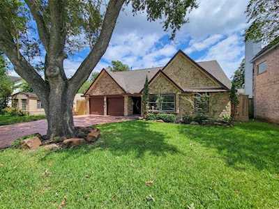 1110 Howard Ln Bellaire, TX 77401